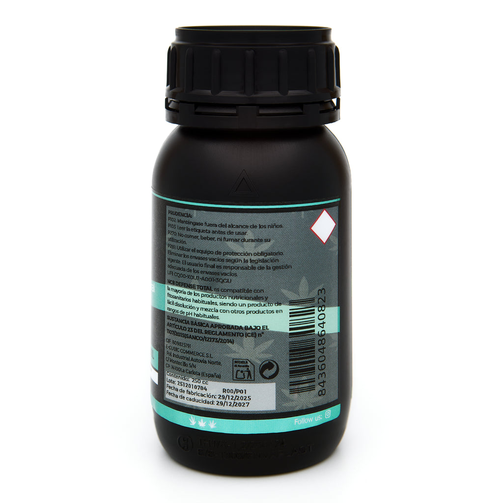 Bote negro de 250 mililitros NCB DEFENSE TOTAL - fungicida orgánico marca NatureCanBe – producto fungicida – etiqueta azul clarito