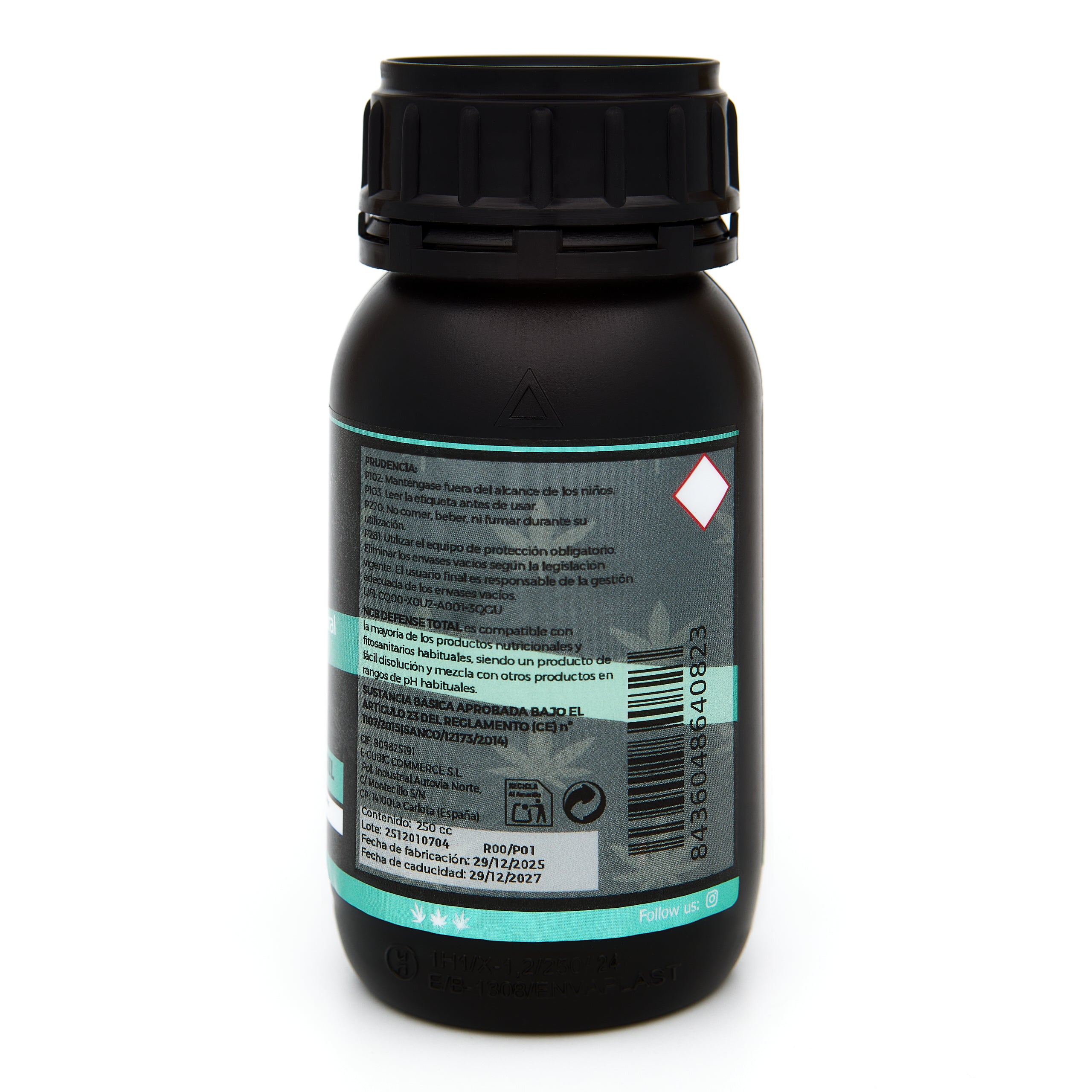 Bote negro de 250 mililitros NCB DEFENSE TOTAL - fungicida orgánico marca NatureCanBe – producto fungicida – etiqueta azul clarito