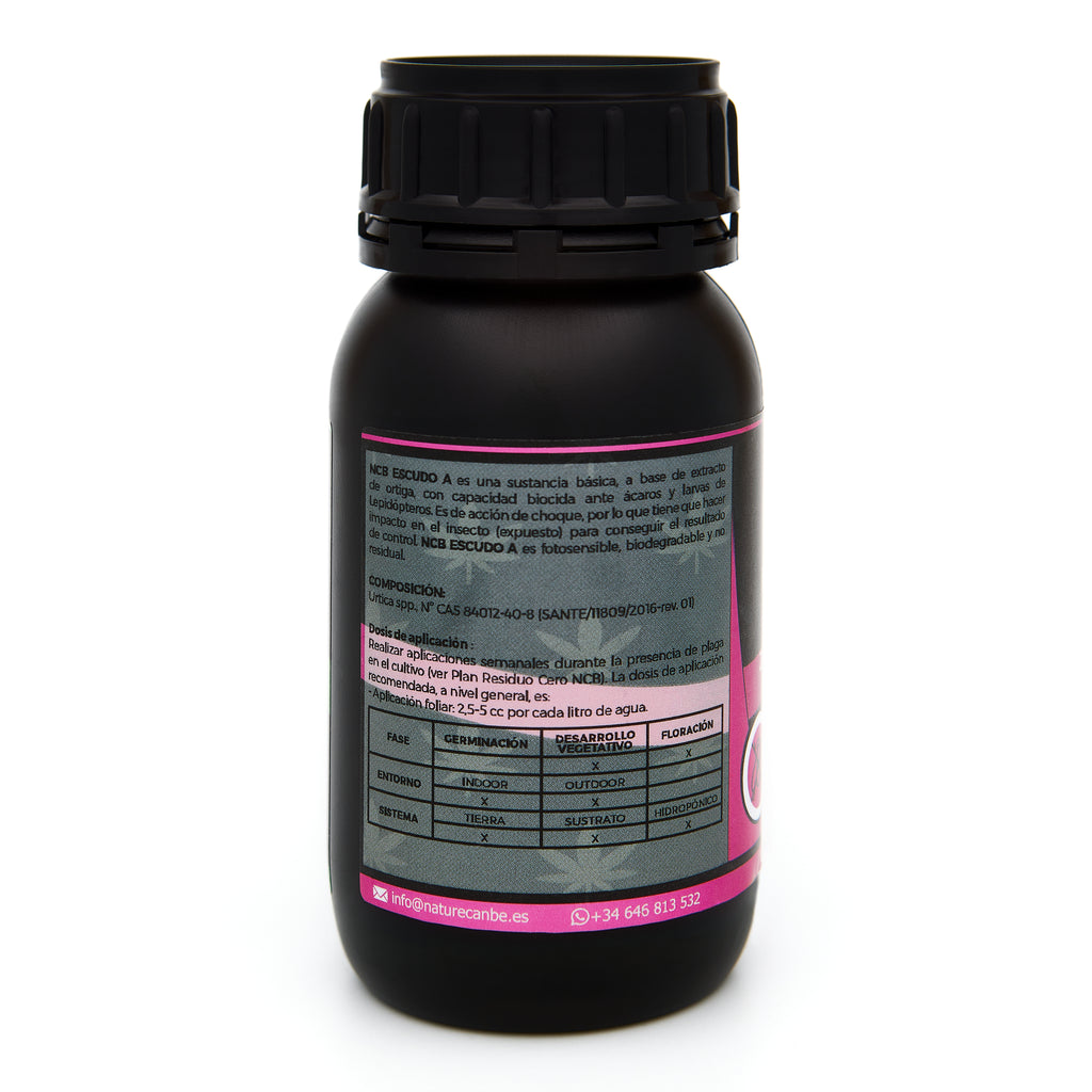 Bote negro de 250 mililitros NCB ESCUDO A - insecticida orgánico marca NatureCanBe – producto insecticida – etiqueta rosa fucsia 