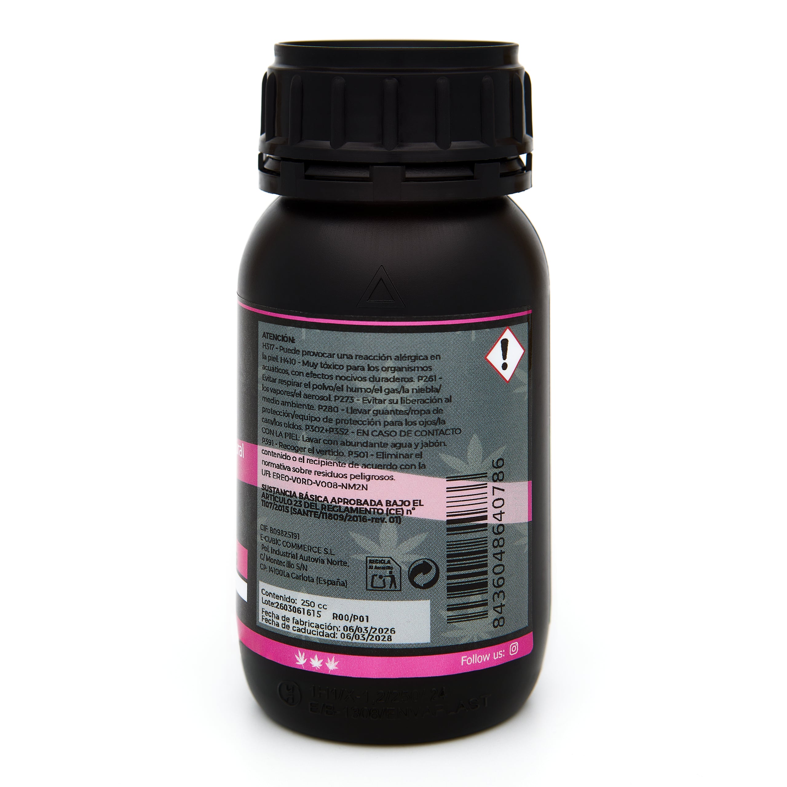 Bote negro de 250 mililitros NCB ESCUDO A - insecticida orgánico marca NatureCanBe – producto insecticida – etiqueta rosa fucsia 
