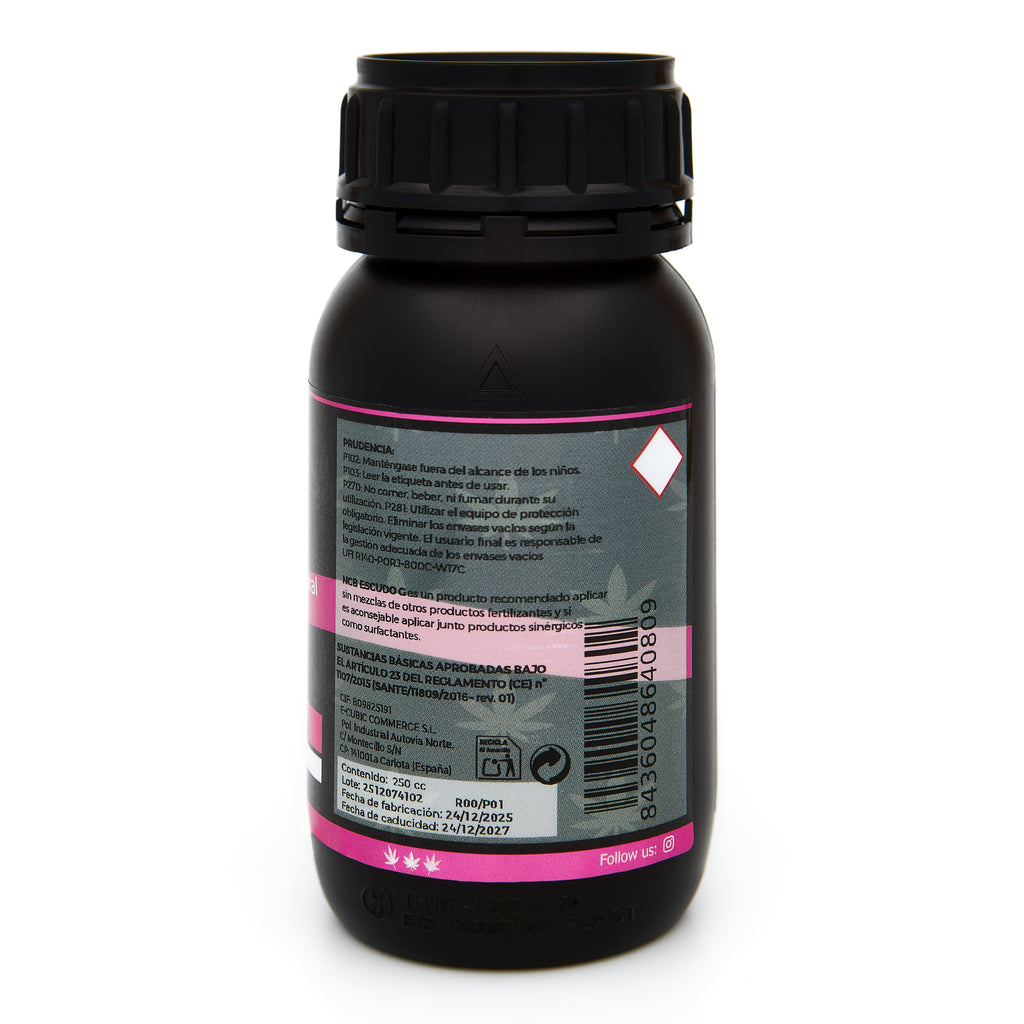 Bote negro de 250 mililitros NCB ESCUDO G - insecticida orgánico marca NatureCanBe – producto insecticida – etiqueta rosa fucsia 