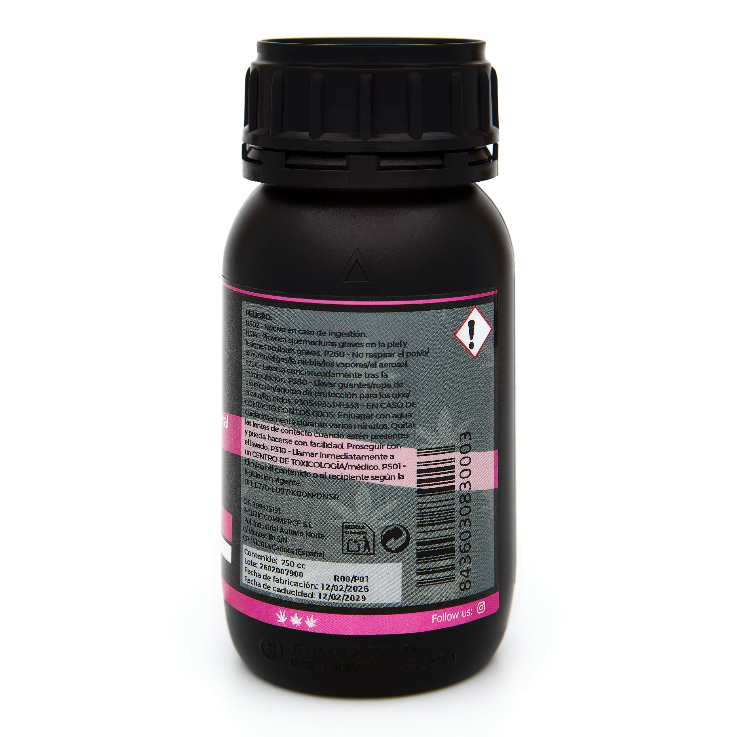 Bote negro de 250 mililitros NCB ESCUDO S - insecticida orgánico marca NatureCanBe – producto insecticida – etiqueta rosa fucsia 
